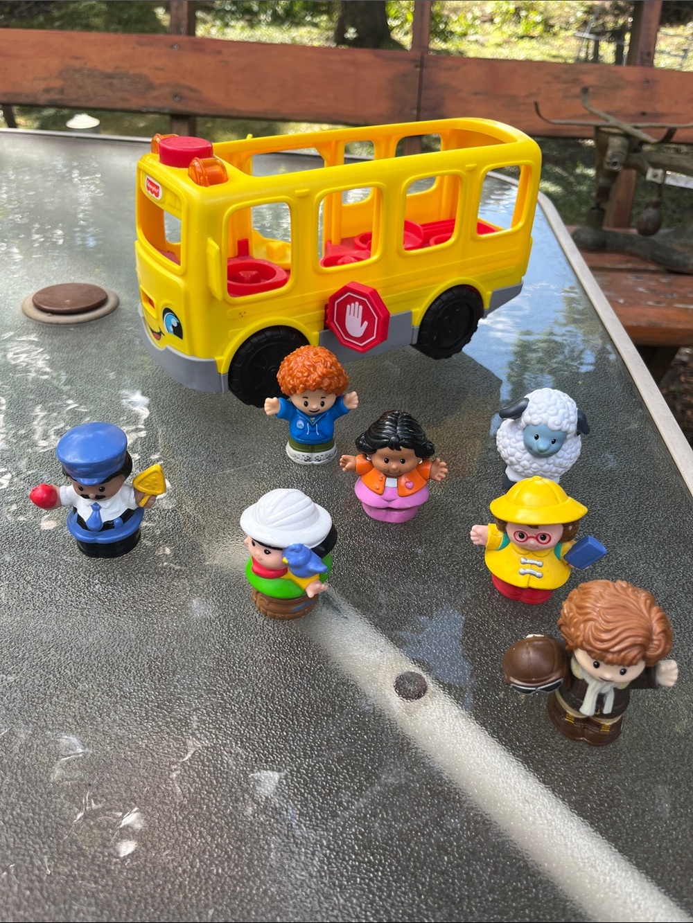 Fisher-Price Yellow School Bus Playset with 7 Little People Figures